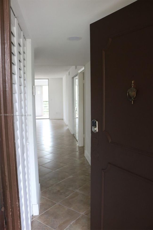 B304 - 3490 Foxcroft Rd, Condo with 2 bedrooms, 2 bathrooms and null parking in Miramar FL | Image 4