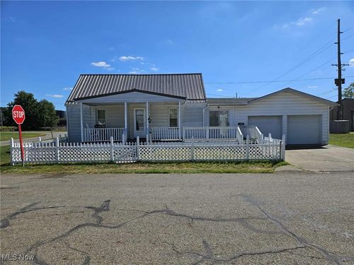 631 Cottonwood St, Coshocton, OH, 43812-2830 | Card Image