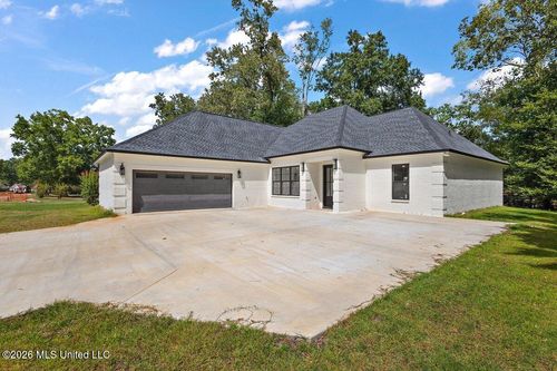 304 Millcreek Dr, Brandon, MS, 39047-9002 | Card Image