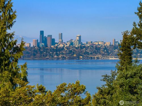 4701 84th Ave Se, Mercer Island, WA, 98040-4322 | Card Image