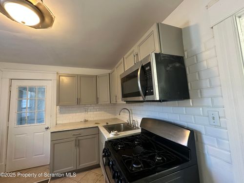 16 Sterling Ave, Wilkes Barre, PA, 18702-3521 | Card Image