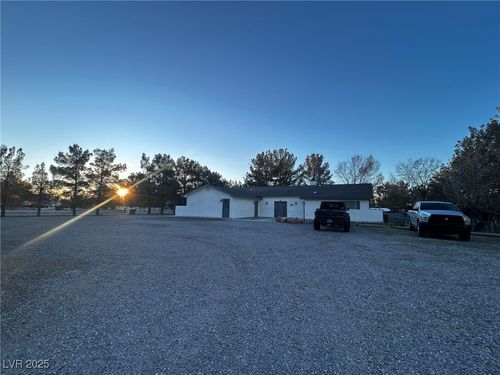 2481 E Falcon St, Pahrump, NV, 89048-6376 | Card Image