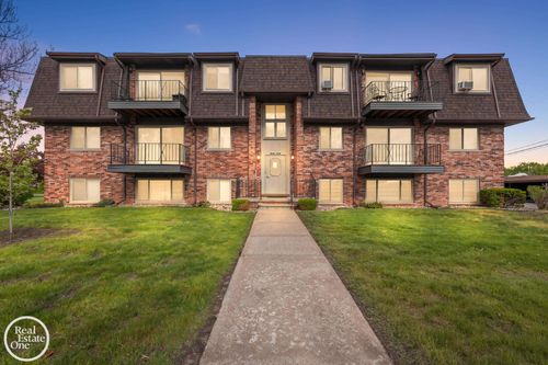225 Riviera Dr, Saint Clair Shores, MI, 48080-3008 | Card Image