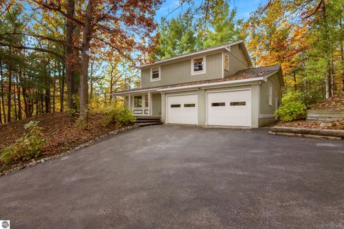 2161 Cuyahoga Ct, Traverse City, MI, 49686-2077 | Card Image