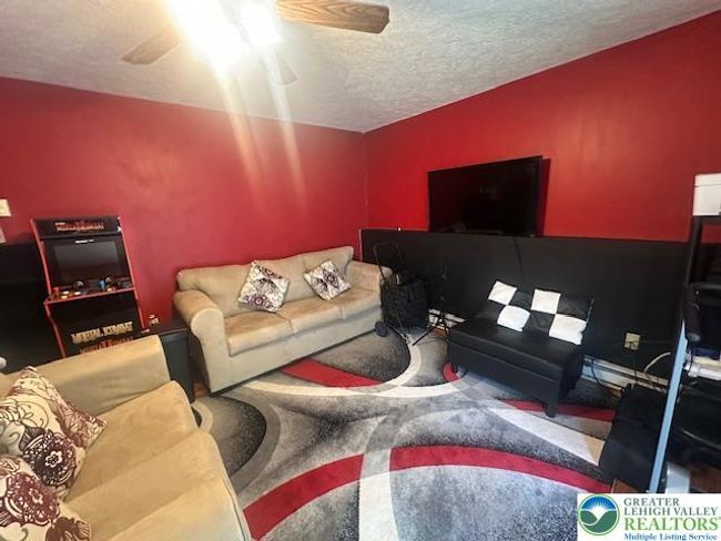 838 Cayuga Way, House other with 4 bedrooms, 3 bathrooms and null parking in Stroudsburg PA | Image 14