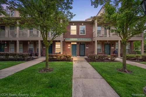 527 Red Oak Ct, Walled Lake, MI, 48390-3554 | Card Image