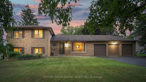 8 Balmoral Hts, Queensville, ON, L0G1R0 | Card Image