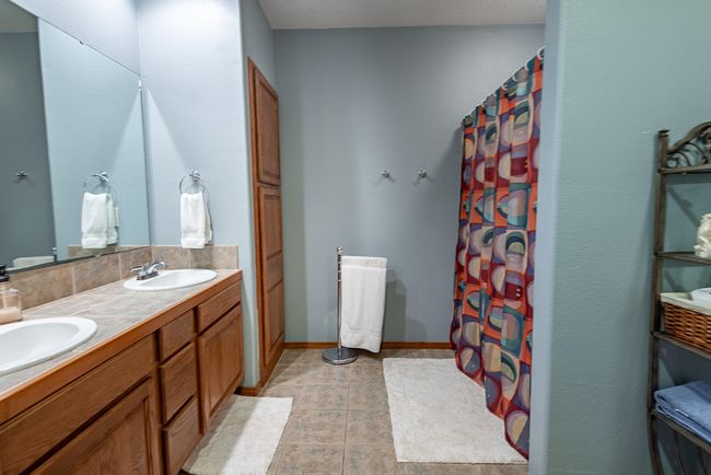 Large Bathroom #3 - downstairs | Image 45