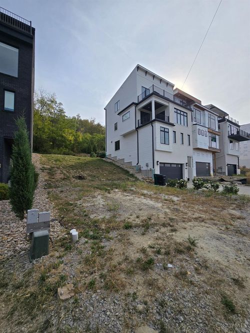 3942 Feemster St, Cincinnati, OH, 45226 | Card Image