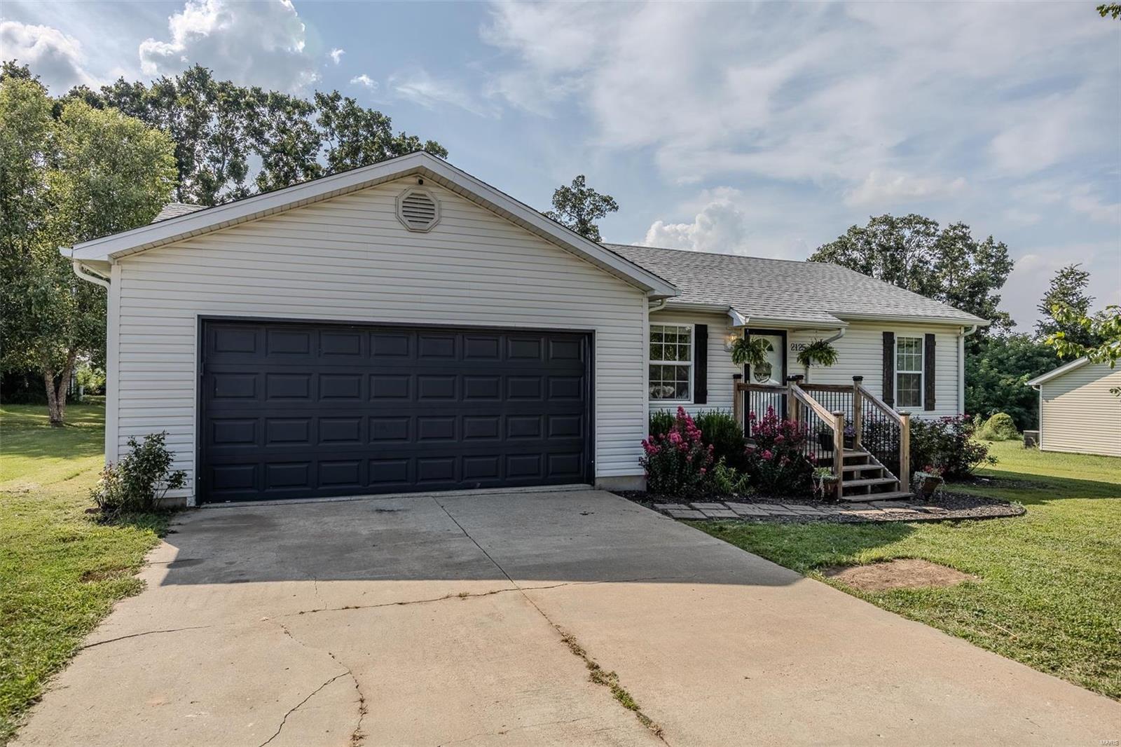 Cedarwood Ct, Lebanon, MO 65536