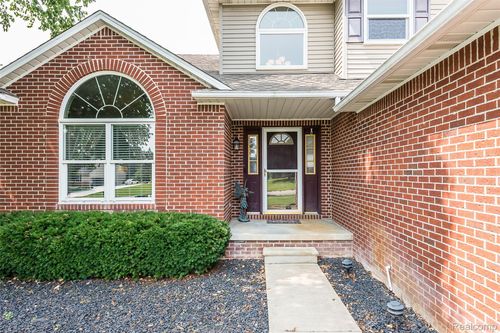 2116 Ore Creek Ln, Brighton, MI, 48114-8798 | Card Image