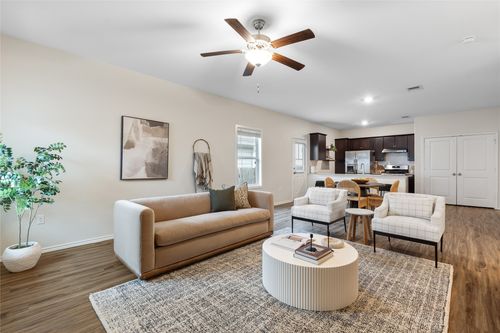 7101 Spirit Hill Rd, Austin, TX, 78744-3352 | Card Image