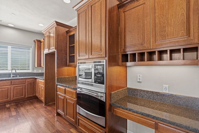 Kitchen and wall ovens | Image 20