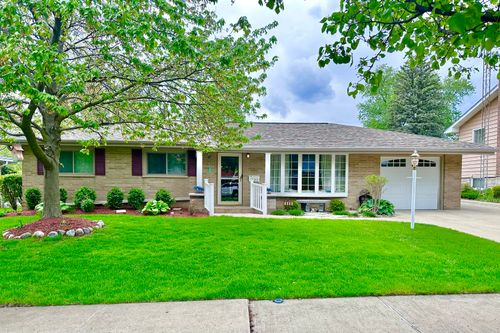 1323 Park Dr, Montgomery, IL, 60538-1855 | Card Image