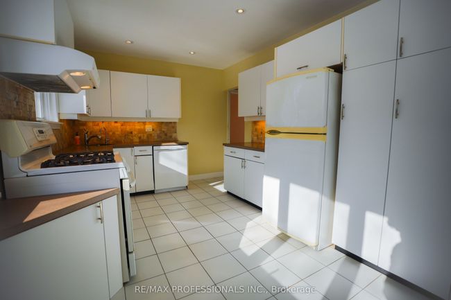 88 Valecrest Dr, House other with 4 bedrooms, 2 bathrooms and 4 parking in Etobicoke ON | Image 20