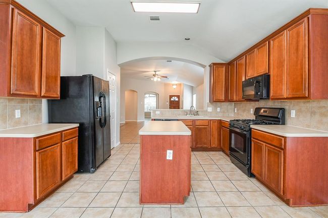 1907 Meadow Edge Ln, House other with 3 bedrooms, 2 bathrooms and 2 parking in Spring TX | Image 11