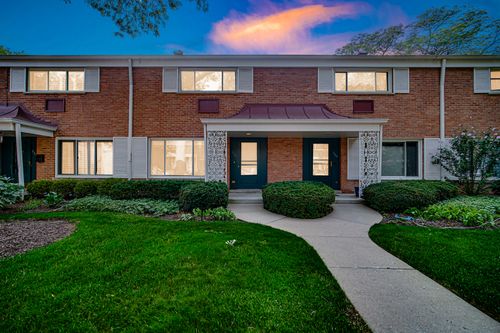 662 Carriage Hill Dr, Glenview, IL, 60025-5401 | Card Image