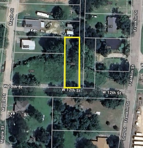 1202 Maple St, Bonham, TX, 75418-2945 | Card Image