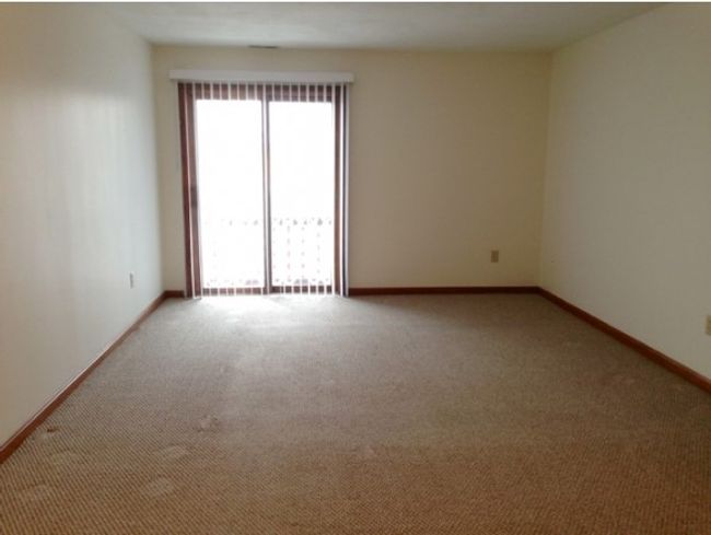 APT-206 - 7 Railroad Ave, Condo with 2 bedrooms, 1 bathrooms and null parking in Derry NH | Image 15