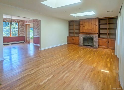 48 Bayberry Ave, Garden City, NY, 11530-1728 | Card Image