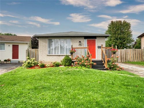 132 Sundridge Cres, London, ON, N5Z4R7 | Card Image