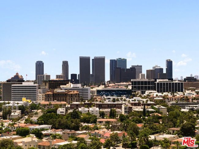 UNIT-406 - 318 N Maple Dr, Condo with 2 bedrooms, 3 bathrooms and 2 parking in Beverly Hills CA | Image 40