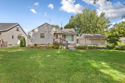 805 9th Ave Ne, Waseca, MN, 56093-3630 | Card Image