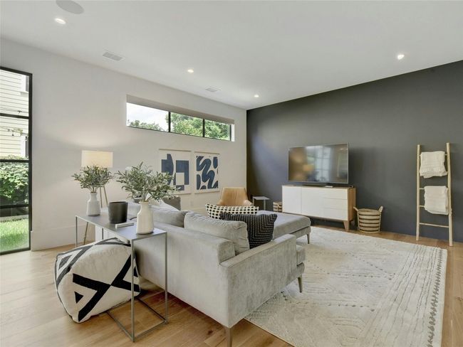 1003 E 14 Th St, House other with 3 bedrooms, 3 bathrooms and 2 parking in Austin TX | Image 4