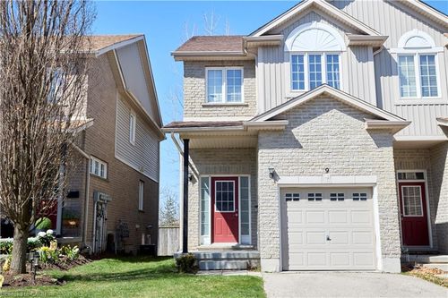 9-105 Pinnacle Dr, Kitchener, ON, N2P1B8 | Card Image