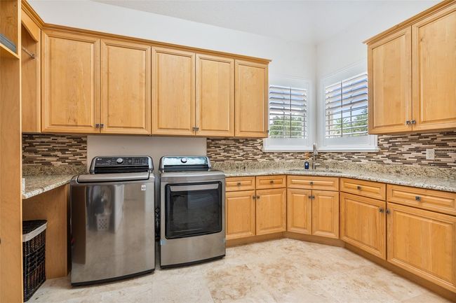Very large laundry room | Image 33