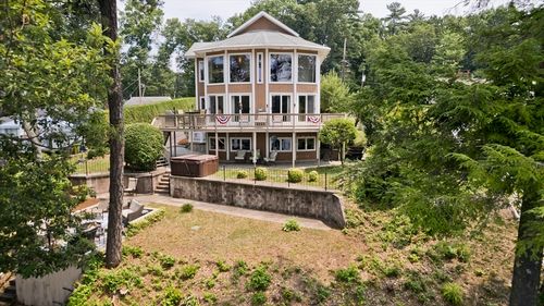 10 Two States Ave, Southwick, MA, 01077-9786 | Card Image