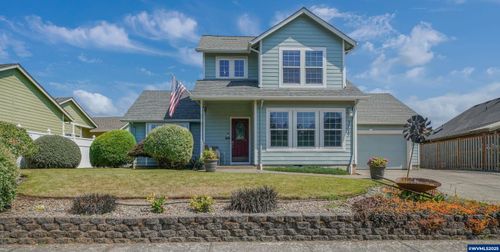 1237 Mayanna Dr, Woodburn, OR, 97071-8695 | Card Image