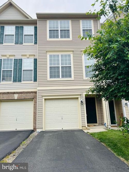 15592 John Diskin Cir, WOODBRIDGE, VA, 22191-6542 | Card Image