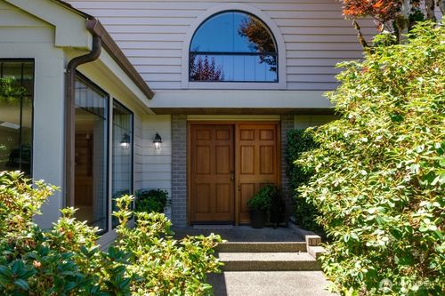 106 Chinook Ln, Steilacoom, WA, 98388-1442 | Card Image