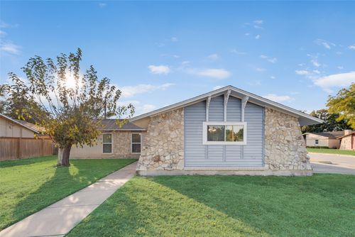 6300 Suellen Ln, Forest Hill, TX, 76119-7628 | Card Image