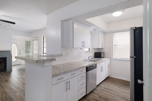 9206 Kempler Dr, Austin, TX, 78748-6055 | Card Image