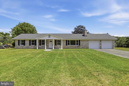 11195 Valley Rd, BERKELEY SPRINGS, WV, 25411-3159 | Card Image