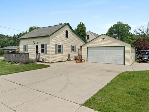 513 N 41st St, Manitowoc, WI, 54220-3517 | Card Image