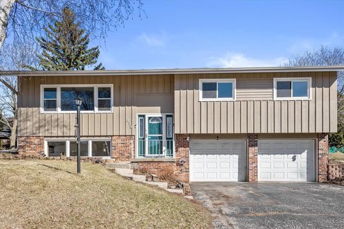 818 Elm Street, Hartford, WI, 53027 | Card Image