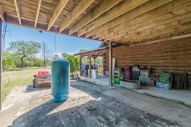 120 Dickerson Rd, House other with 3 bedrooms, 2 bathrooms and null parking in Bigfoot TX | Image 32