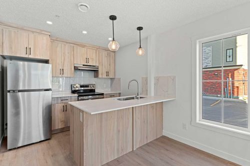 109-156 Park St, Cochrane, AB, T4C3H3 | Card Image