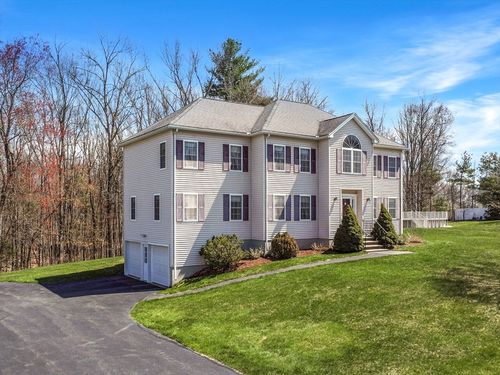 3 Hillview Drive, Methuen, MA, 01844 | Card Image