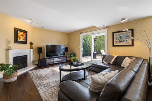 14316 92 Ave, Surrey, BC, V3V1J6 | Card Image