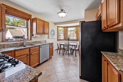 5810 N East Circle Avenue, Chicago, IL, 60631 | Card Image