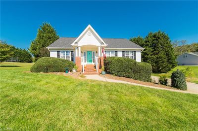 1165 Sterling Pointe Drive, House other with 3 bedrooms, 2 bathrooms and null parking in King NC | Image 1