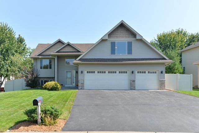 Goodview Trail Ct, Hugo, MN 55038