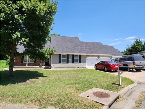 2540 Shady Ln, Independence, KS, 67301-1826 | Card Image
