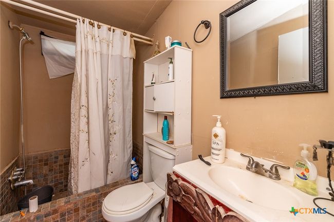 989 Oil Wl, House other with 3 bedrooms, 2 bathrooms and null parking in Pipe Creek TX | Image 10