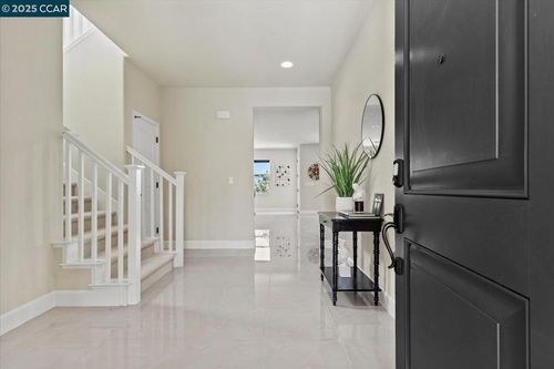7147 Stonebrooke Dr, Vallejo, CA, 94591-8703 | Card Image