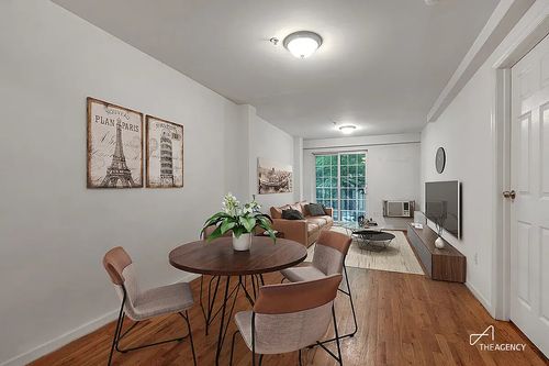 4a-242 W 21st St, New York, NY, 10011-3453 | Card Image